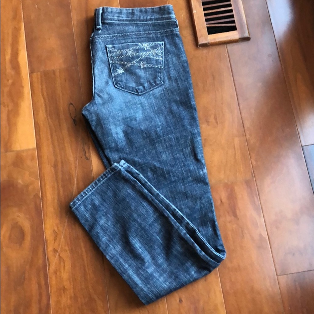 BEBE PREMIUM DENIM STAR EMBELLISHED JEANS, SIZE 30